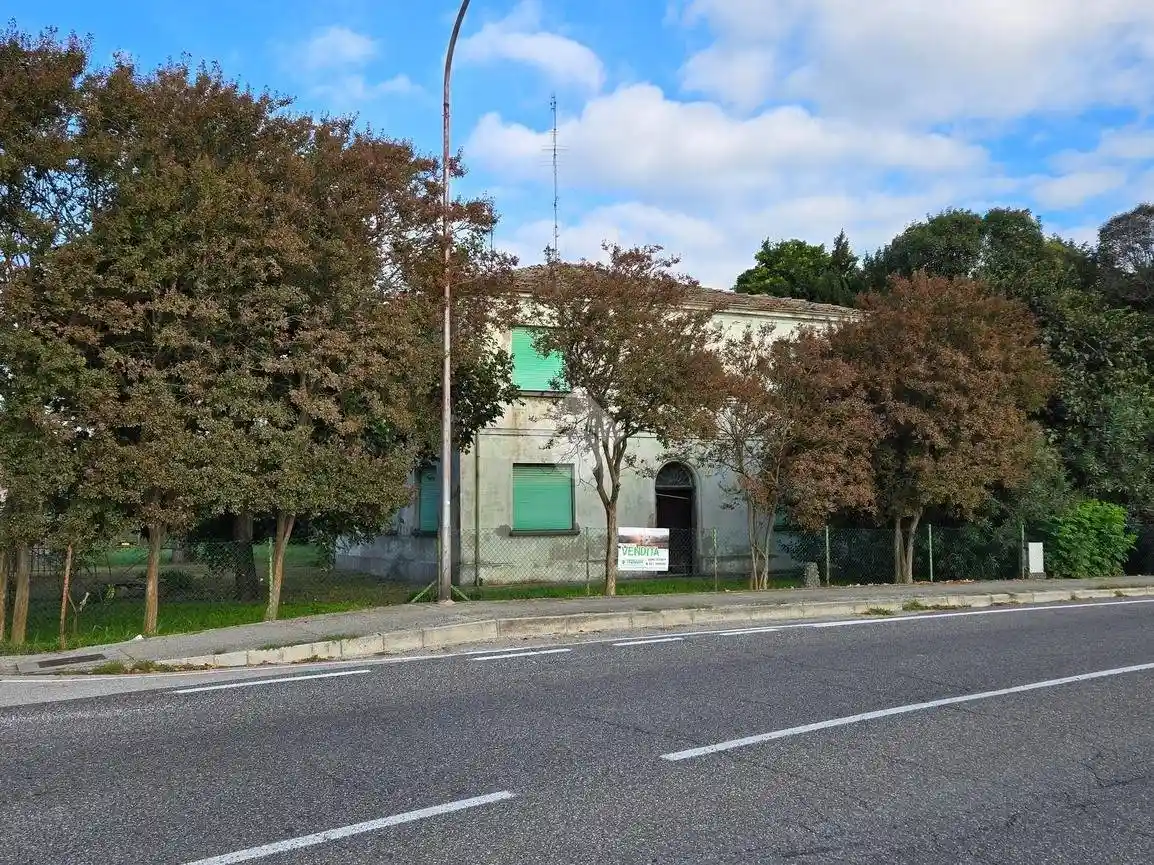 Villa in vendita a Russi