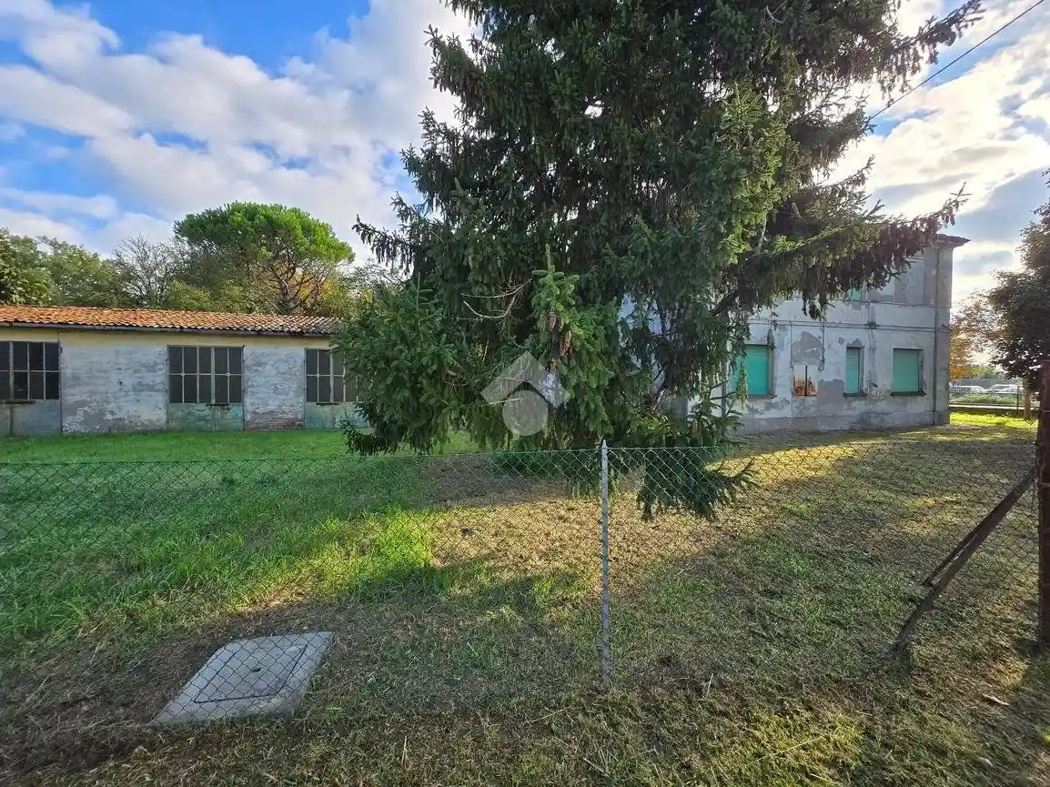 Villa in vendita a Russi