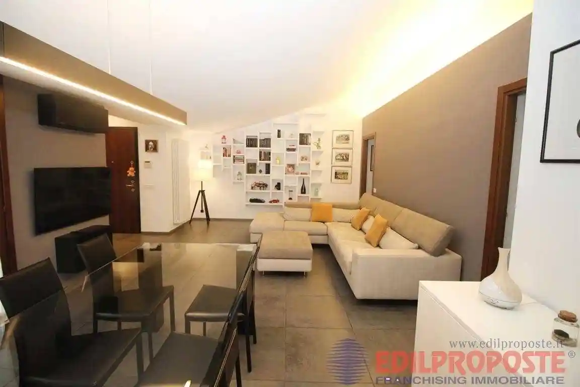 Appartamento in vendita a Lazzate