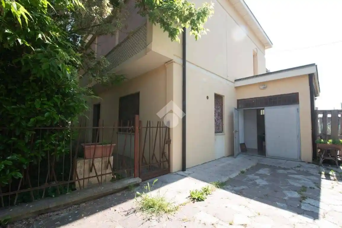 Villa in vendita a Novi di Modena