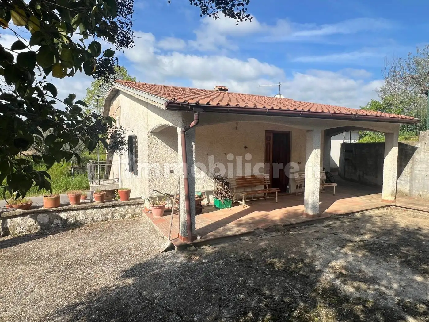 Casa indipendente in vendita a Montebuono