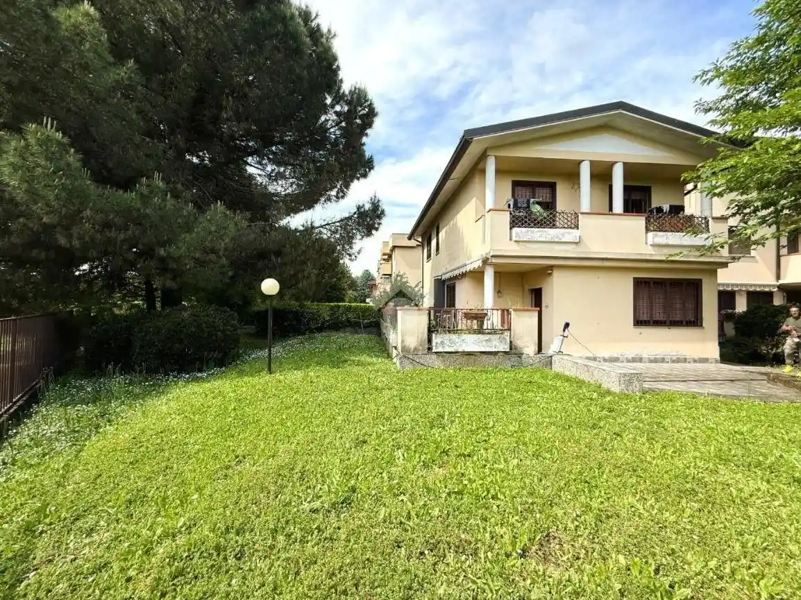 Appartamento in vendita a Usmate Velate