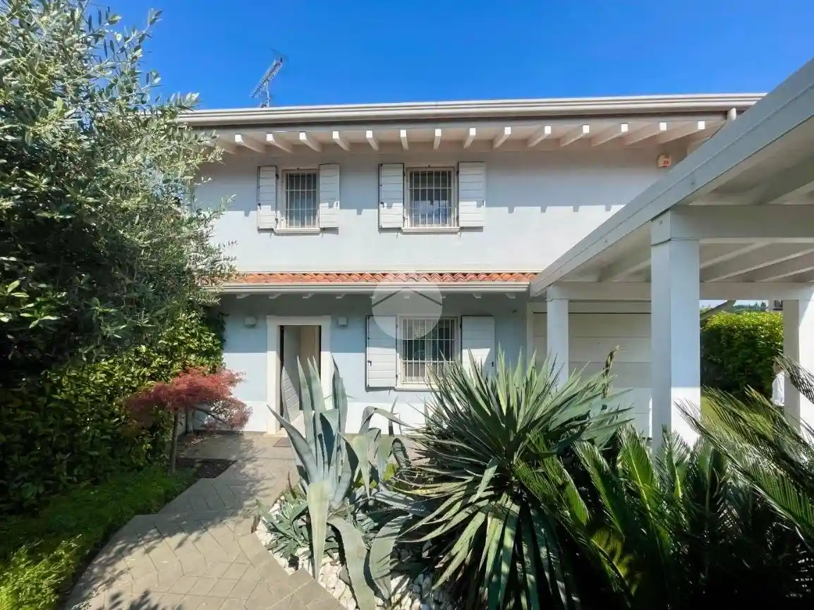Villa in vendita a Polpenazze del Garda