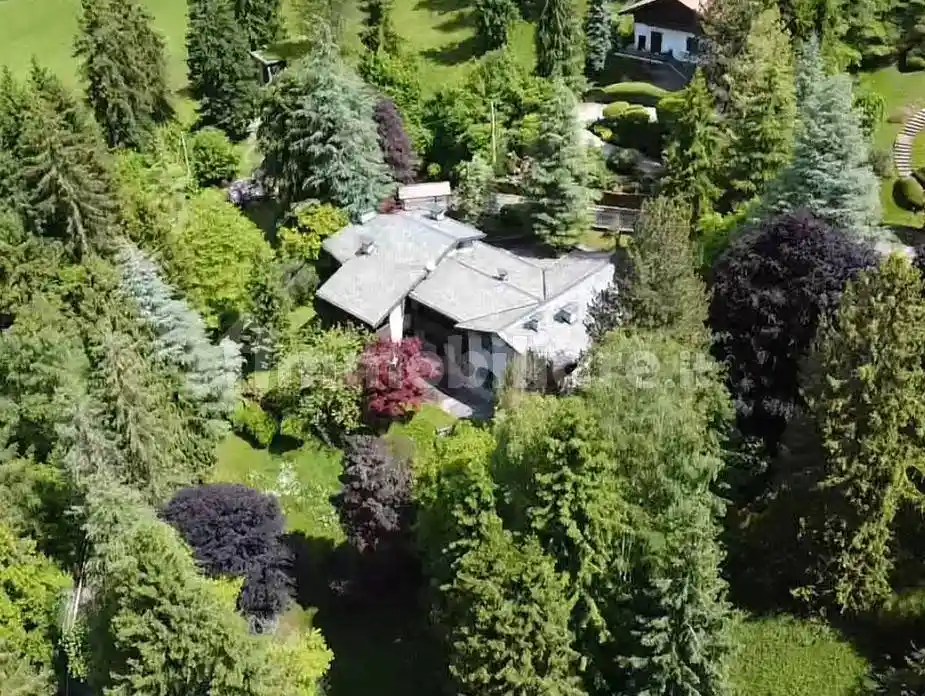 Villa in vendita a Castione della Presolana