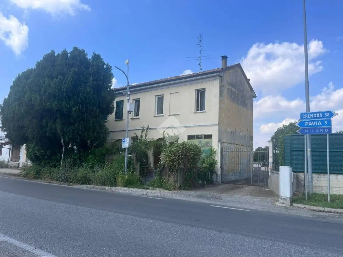 Casa indipendente in vendita a Valle Salimbene