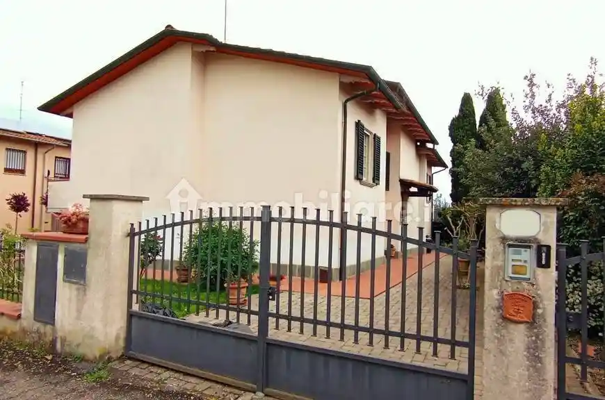 Villa in vendita a Foiano della Chiana