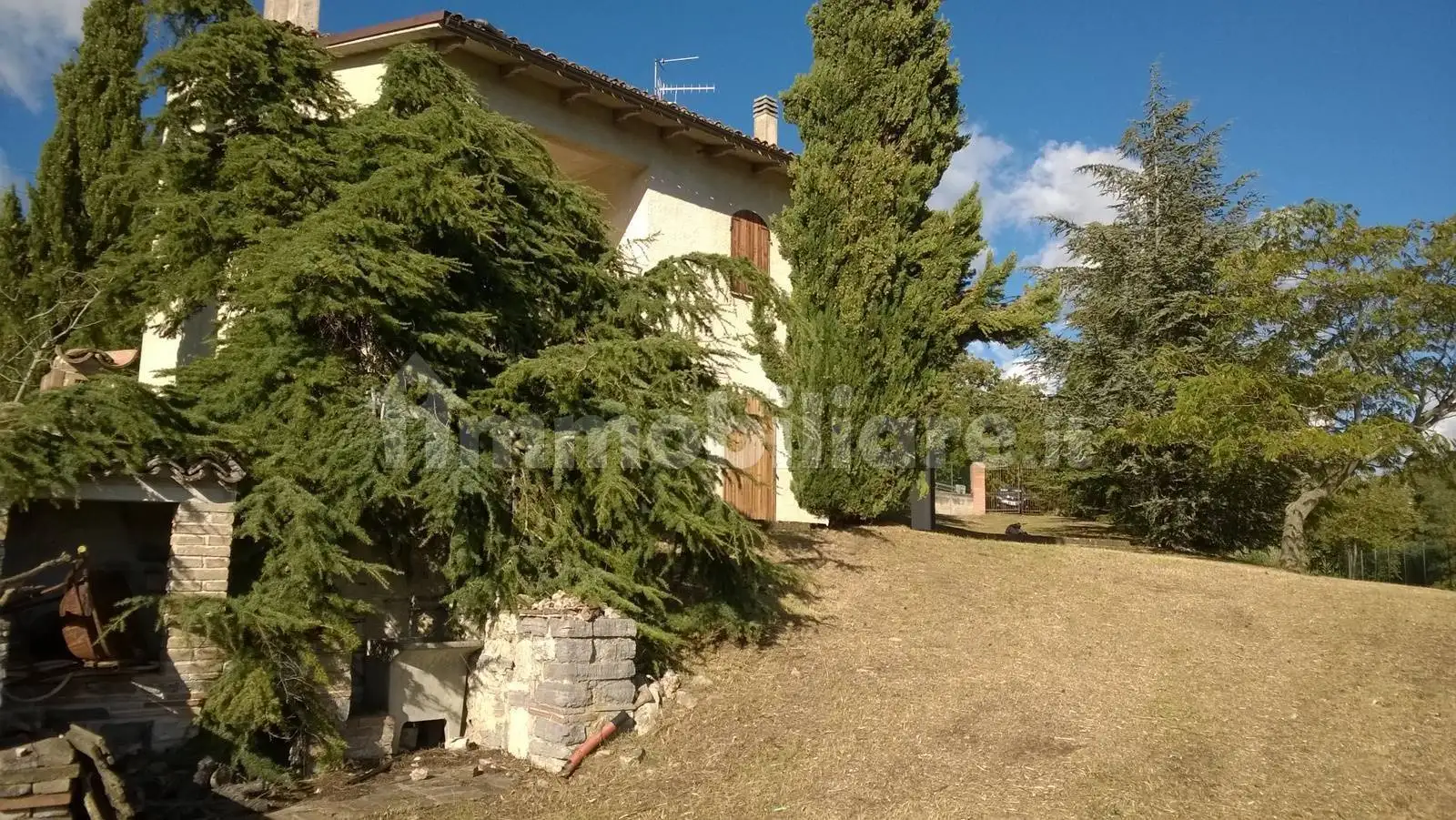 Villa in vendita a Serrapetrona