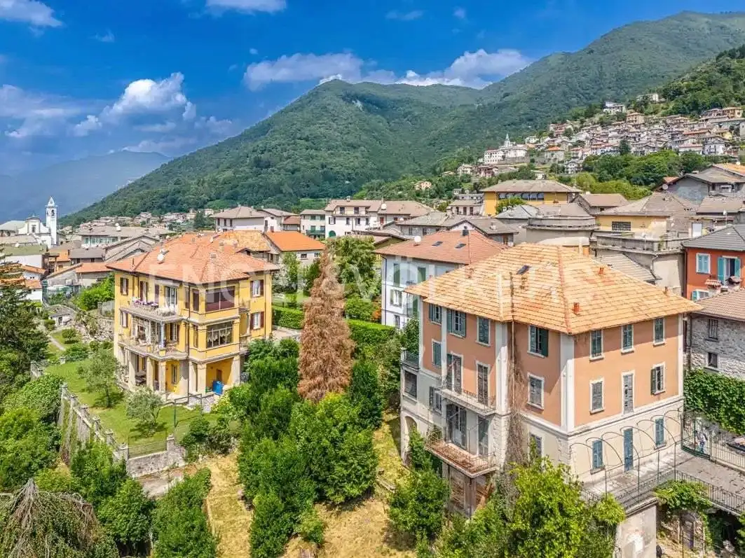 Villa in vendita a Zelbio