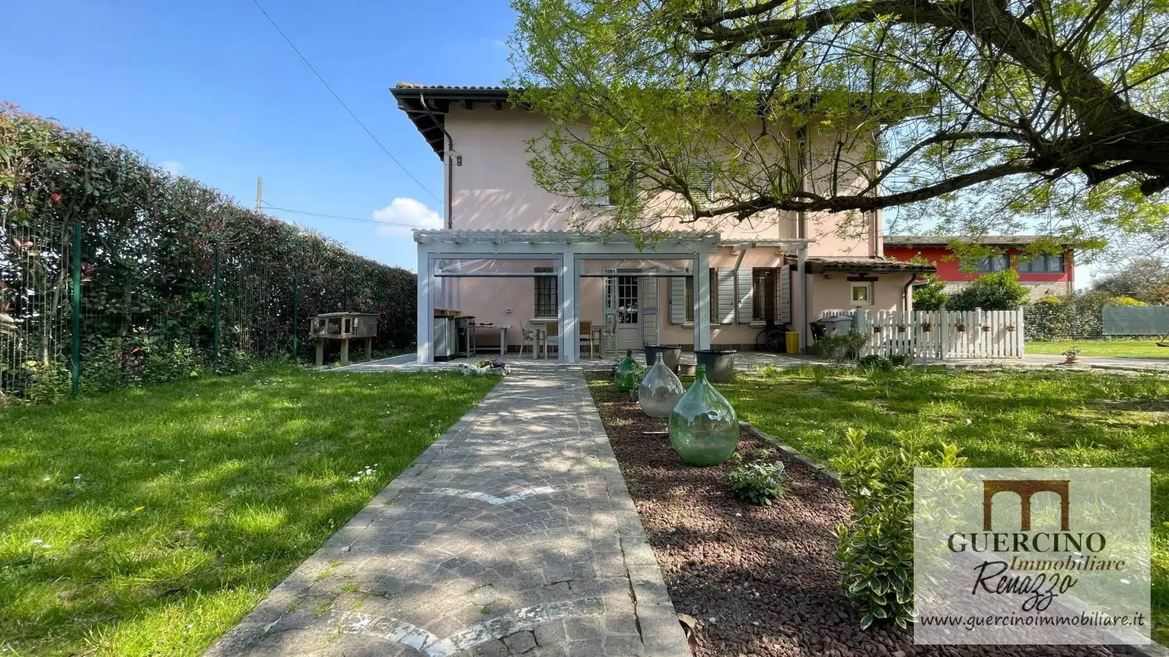 Villa in vendita a Cento