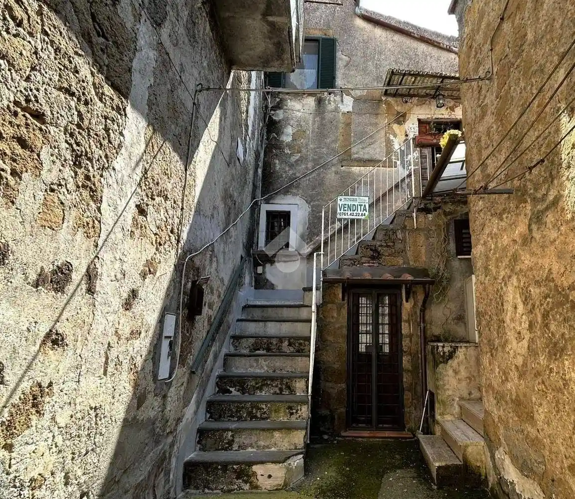 Bilocale via Cesare Battisti 55, Farnese - foto 2