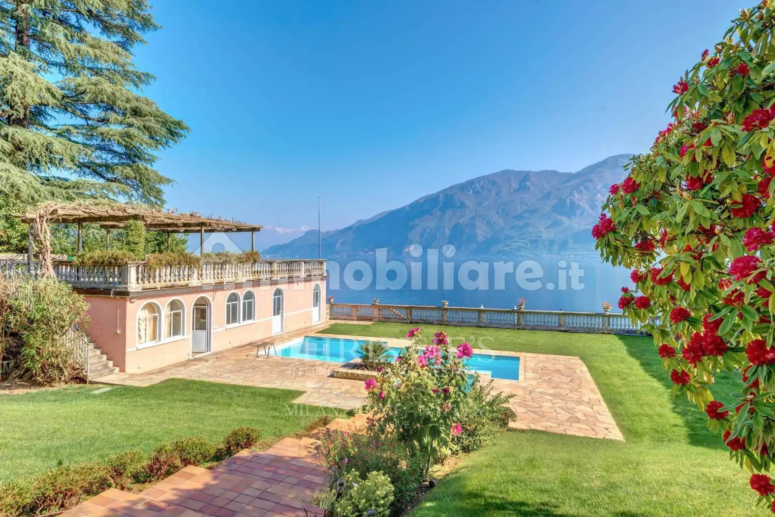 Villa in vendita a Oliveto Lario