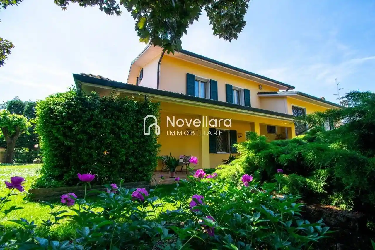 Villa in vendita a Campagnola Emilia