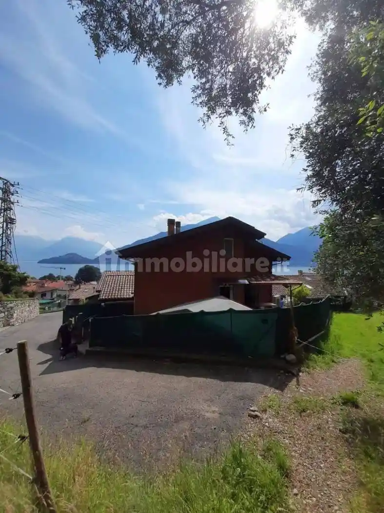 Villa in vendita a Pianello del Lario