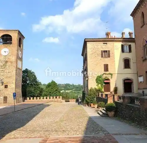Palazzo - Edificio in vendita a Castelvetro di Modena