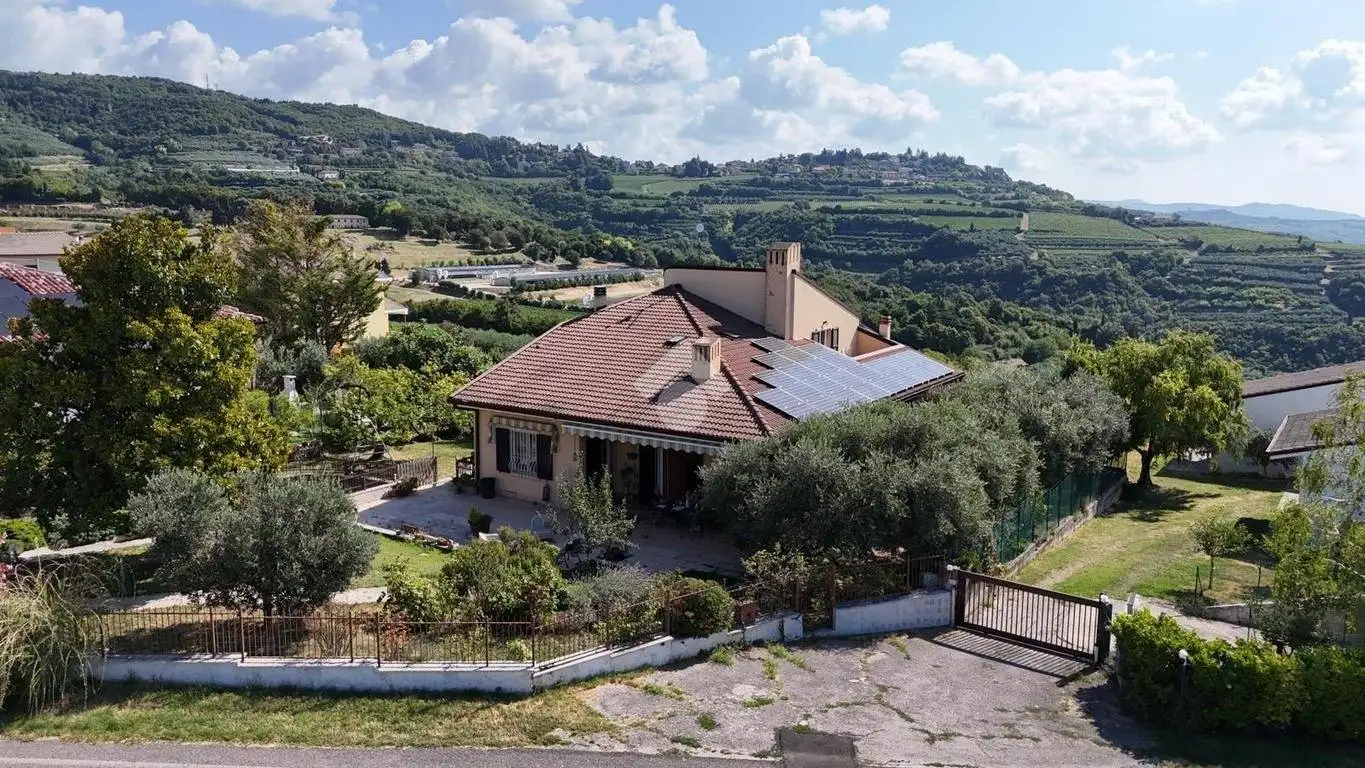Villa in vendita a Mezzane di Sotto