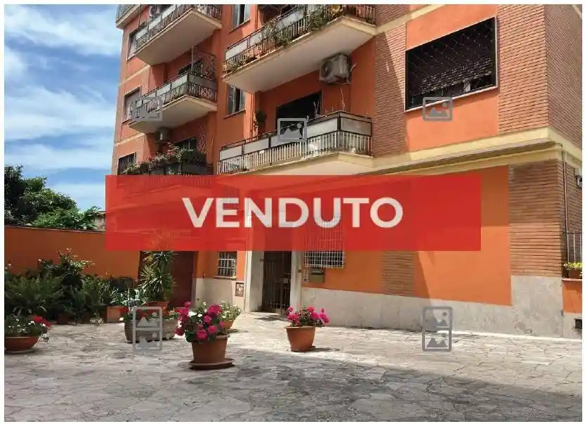 Appartamento in vendita a Roma