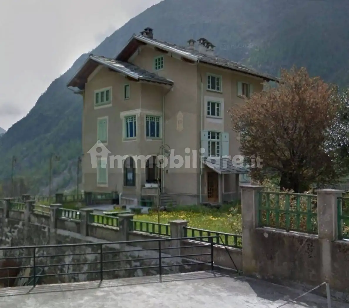 Villa bifamiliare frazione Mondrone 11, Mondrone, Ala di Stura