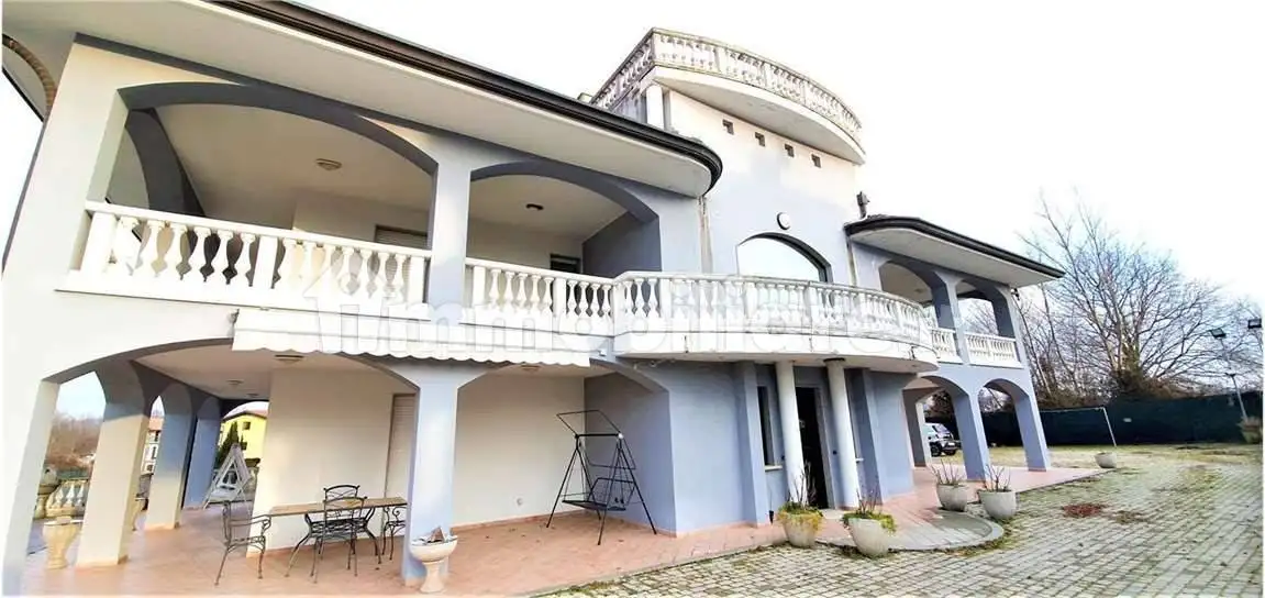 Villa unifamiliare, buono stato, 375 m², Divignano - foto 3