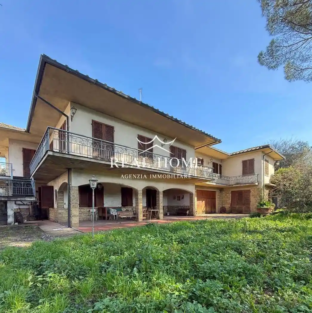 Villa in vendita a Carmignano
