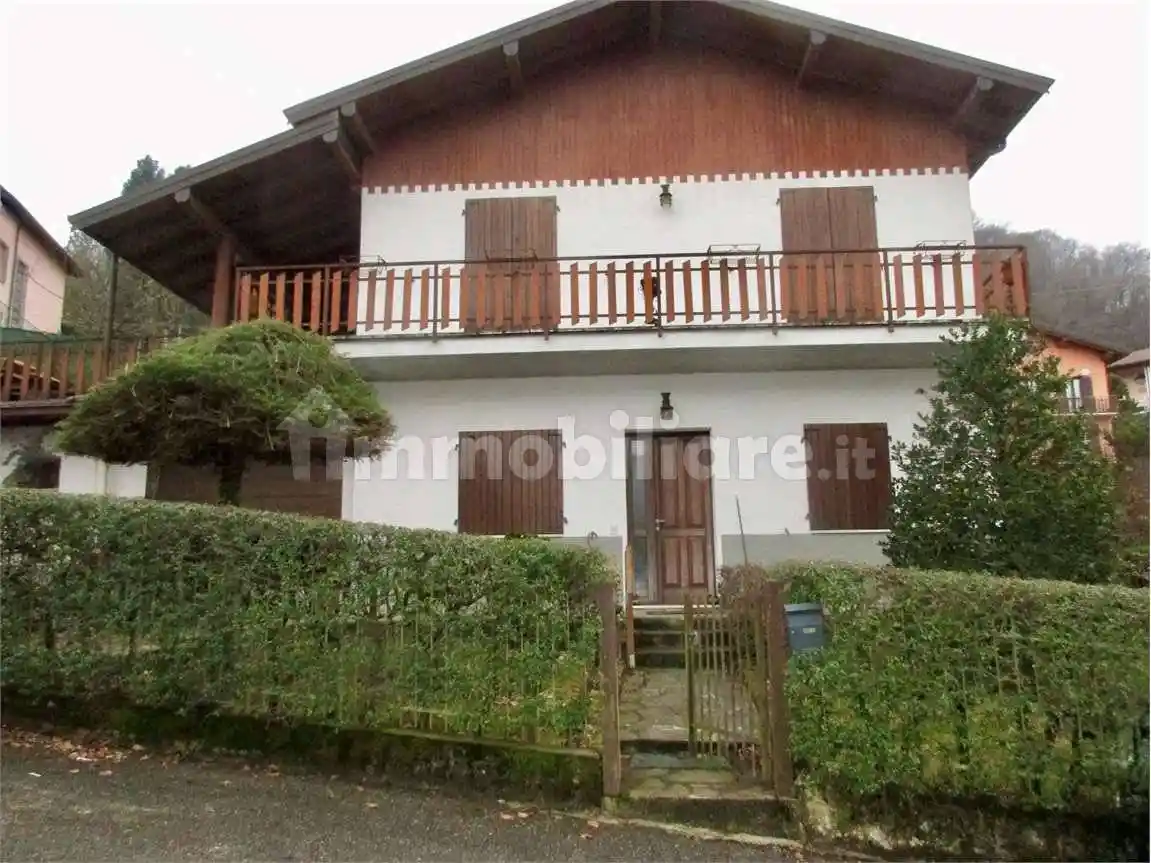 Villa in vendita a Val Brembilla