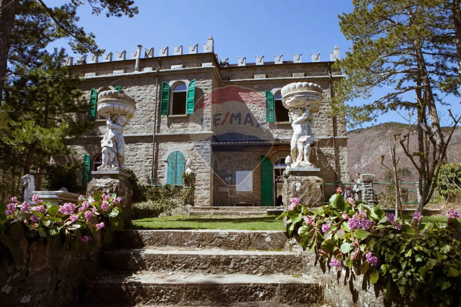 Palazzo - Edificio in vendita a Alto Reno Terme