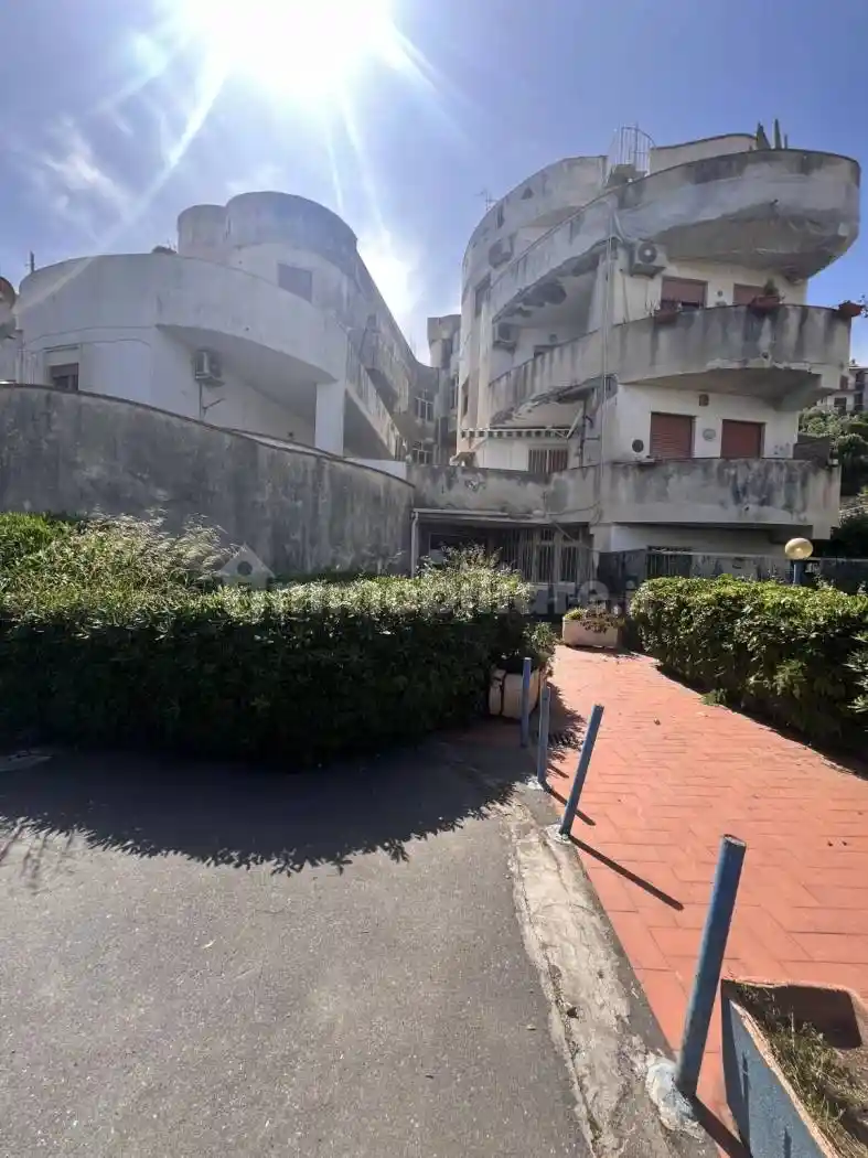 Appartamento in vendita a Aci Castello