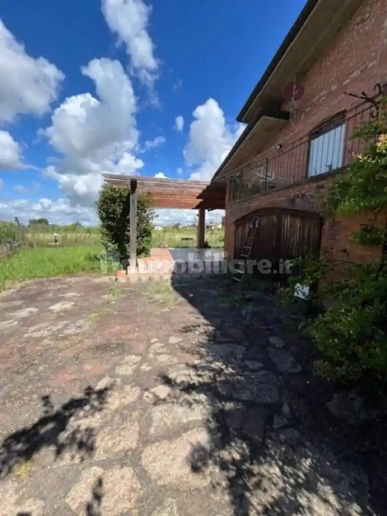 Villa in vendita a Luni