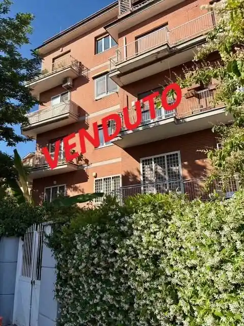 Appartamento in vendita a Roma