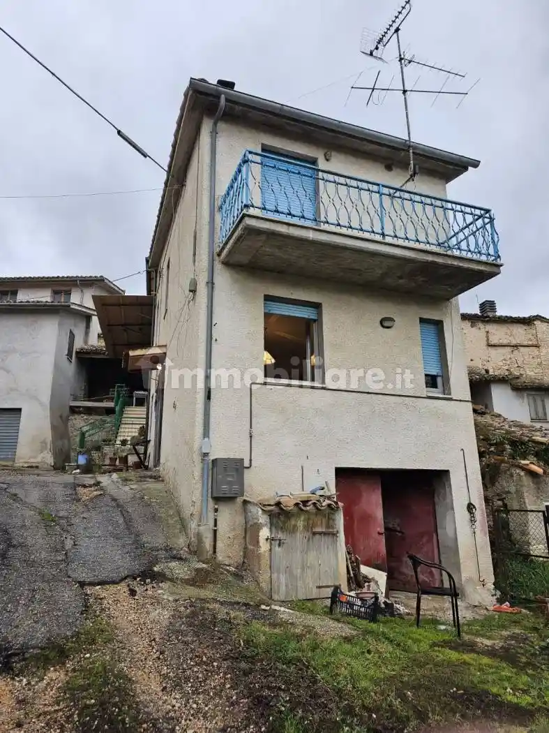 Casa indipendente in vendita a San Severino Marche