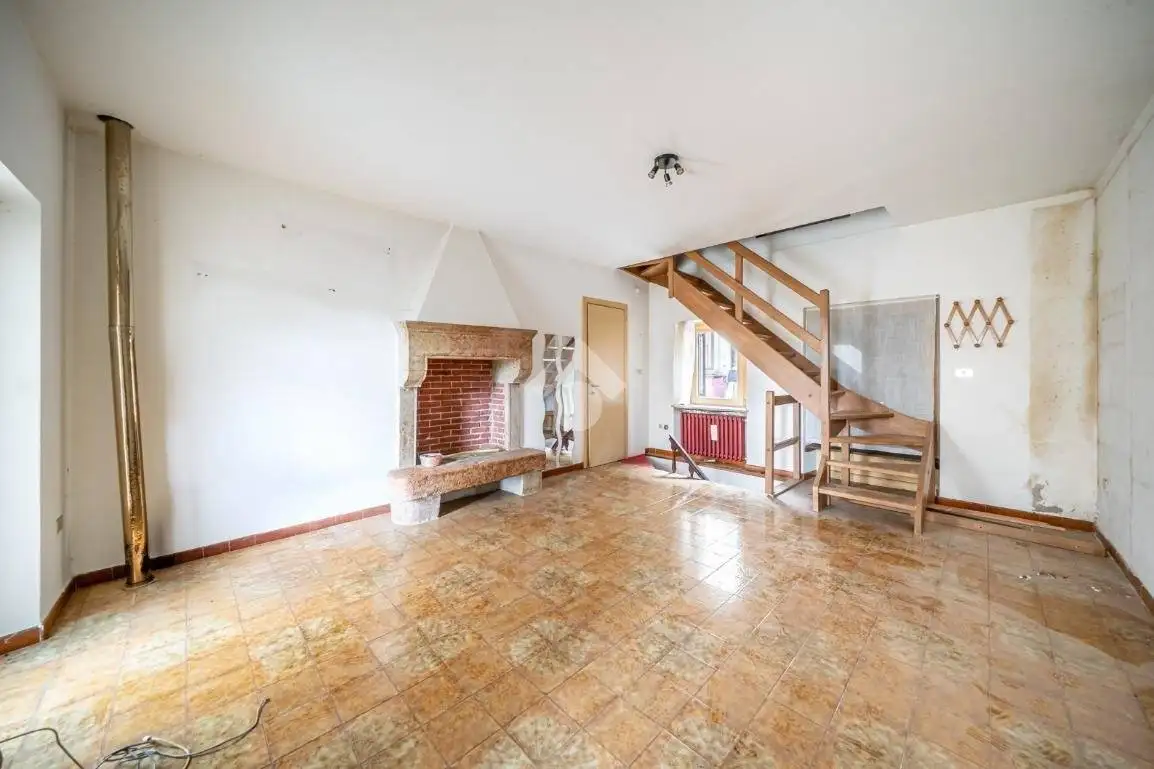 Rustico - Casale in vendita a Roverè Veronese