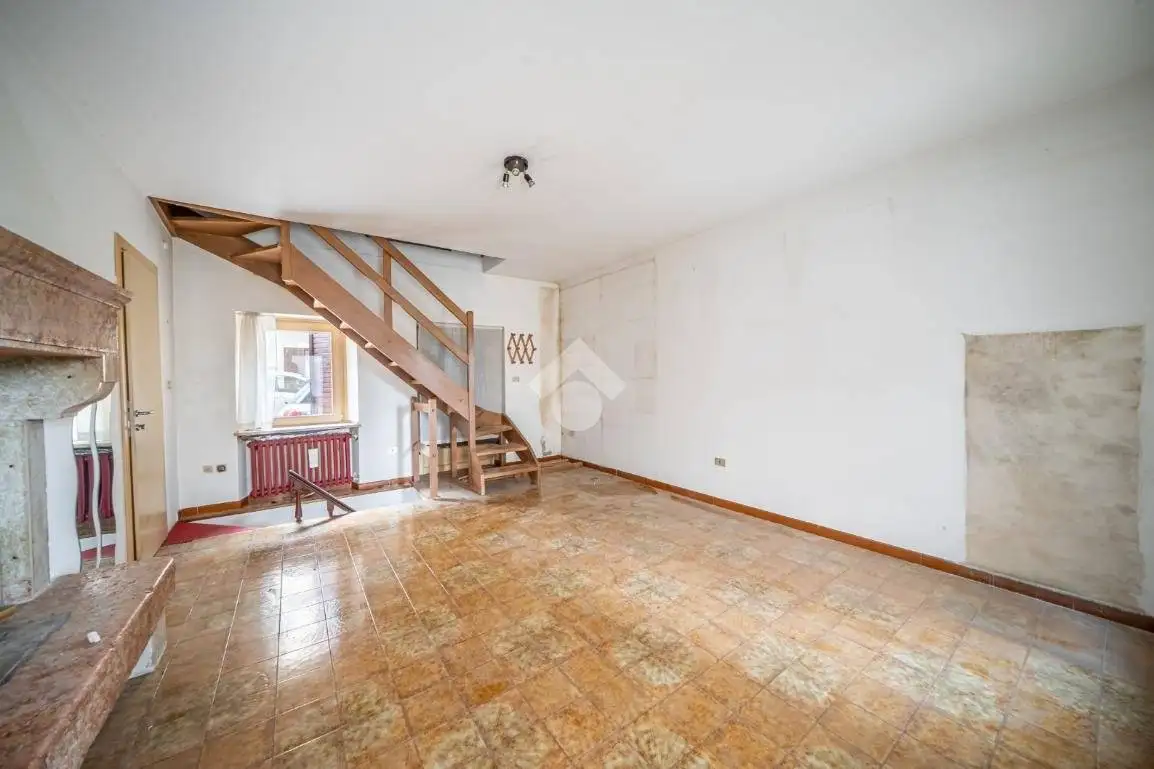 Casa colonica via Dante 12, Centro, Roverè Veronese - foto 2