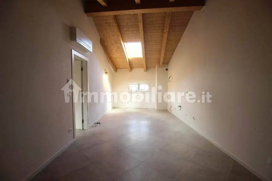 Appartamento in affitto a Cento