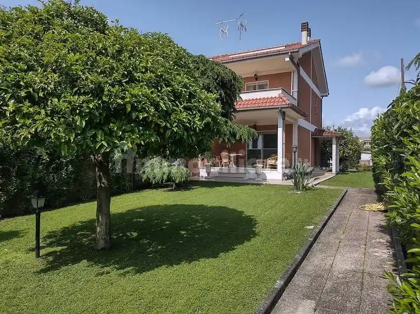 Villa in vendita a Ardea