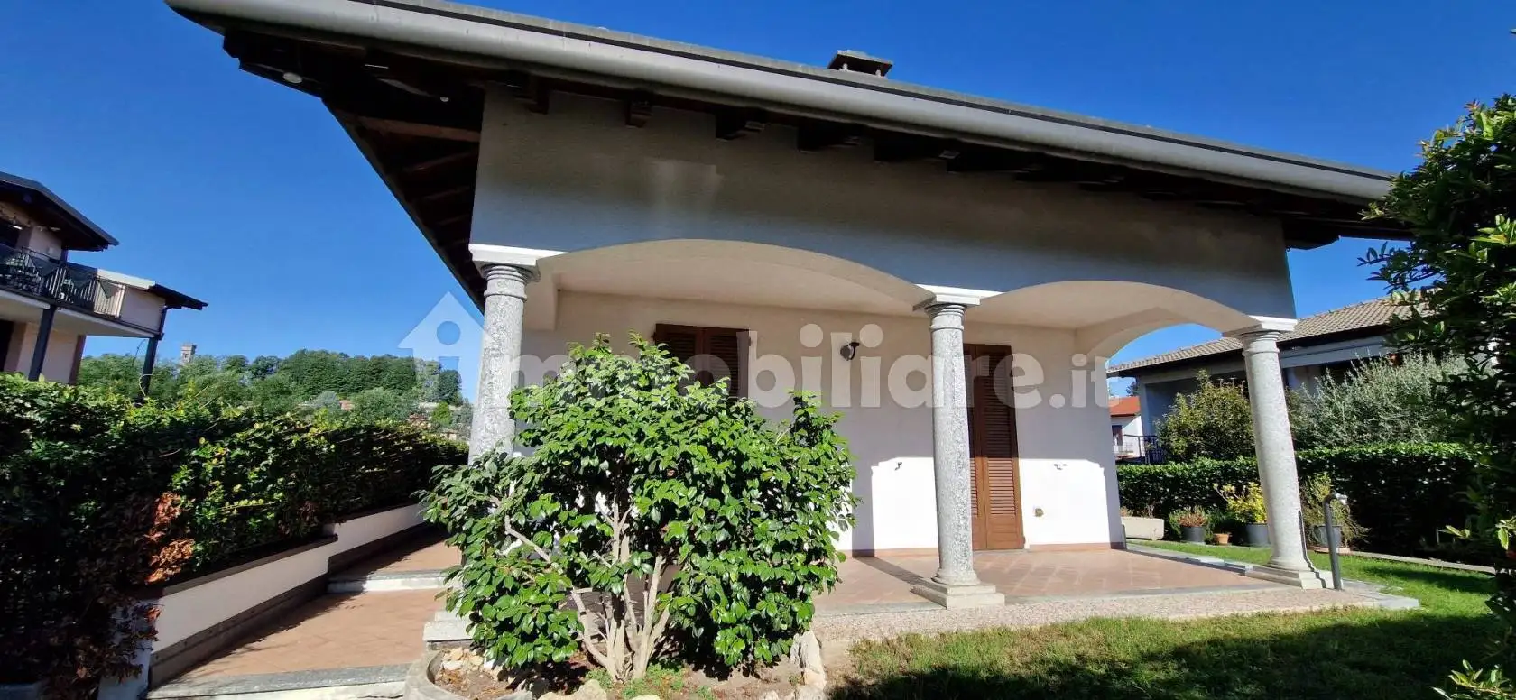 Villa in affitto a Gazzada Schianno