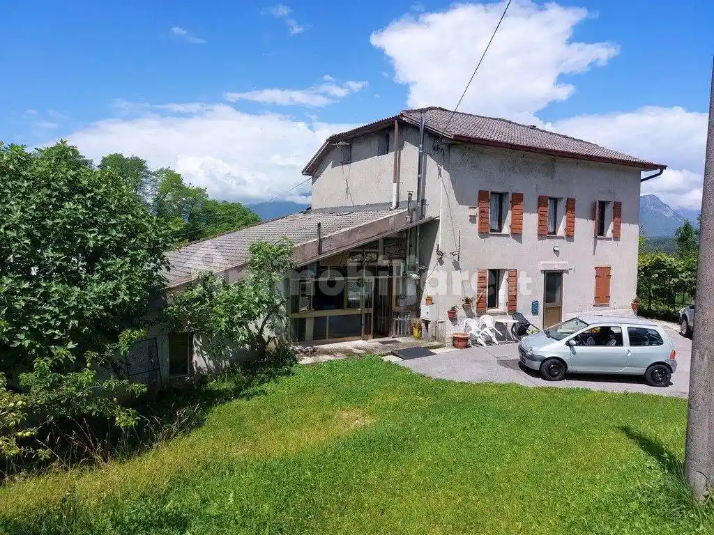 Villa in vendita a Borgo Valbelluna