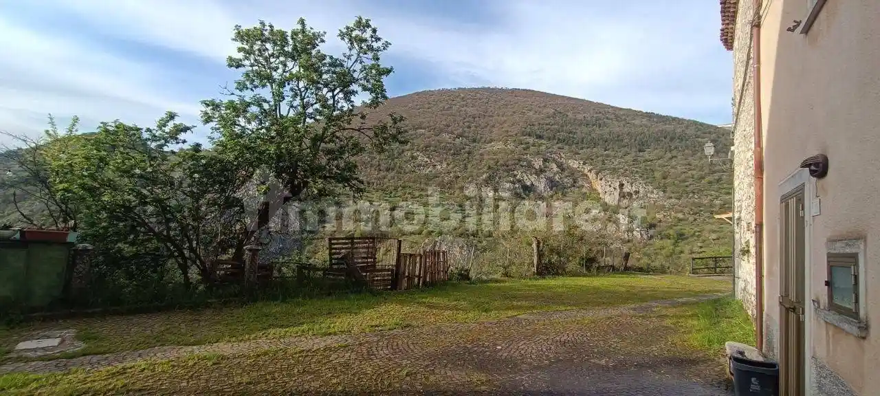 Casa indipendente in vendita a Villalago