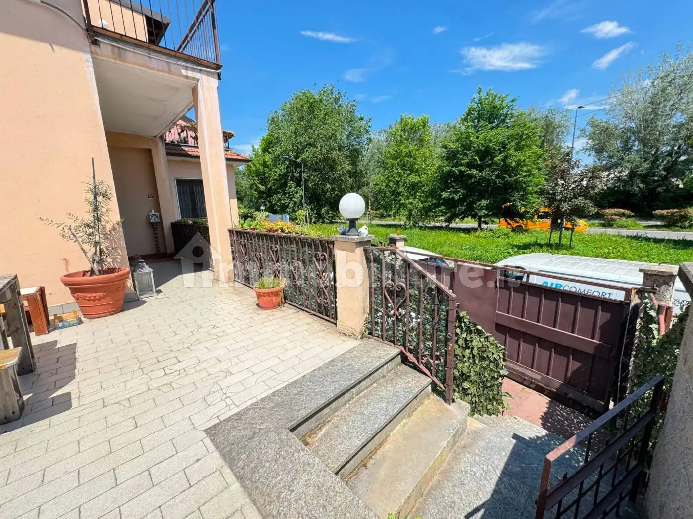 Villa bifamiliare in vendita a Milano