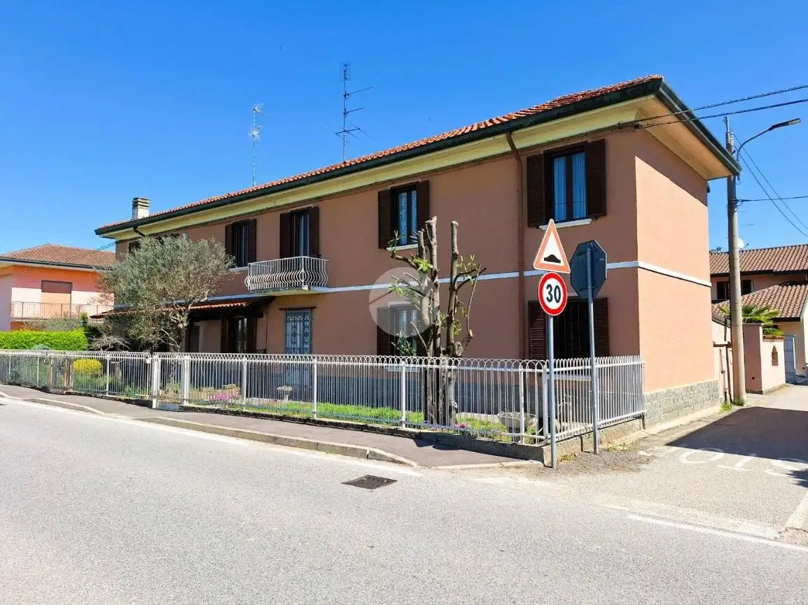 Casa indipendente in vendita a Bernate Ticino