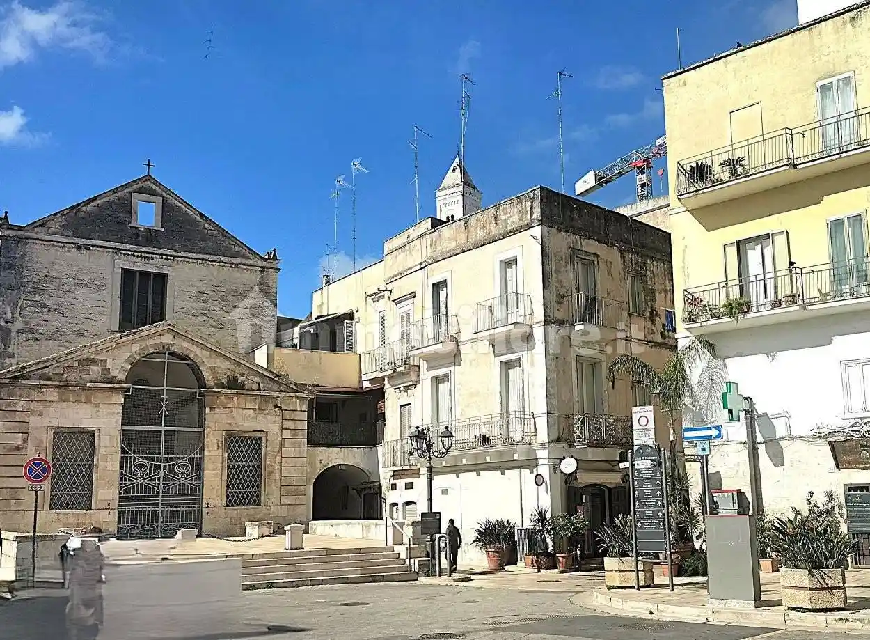 Palazzo - Edificio in vendita a Modugno