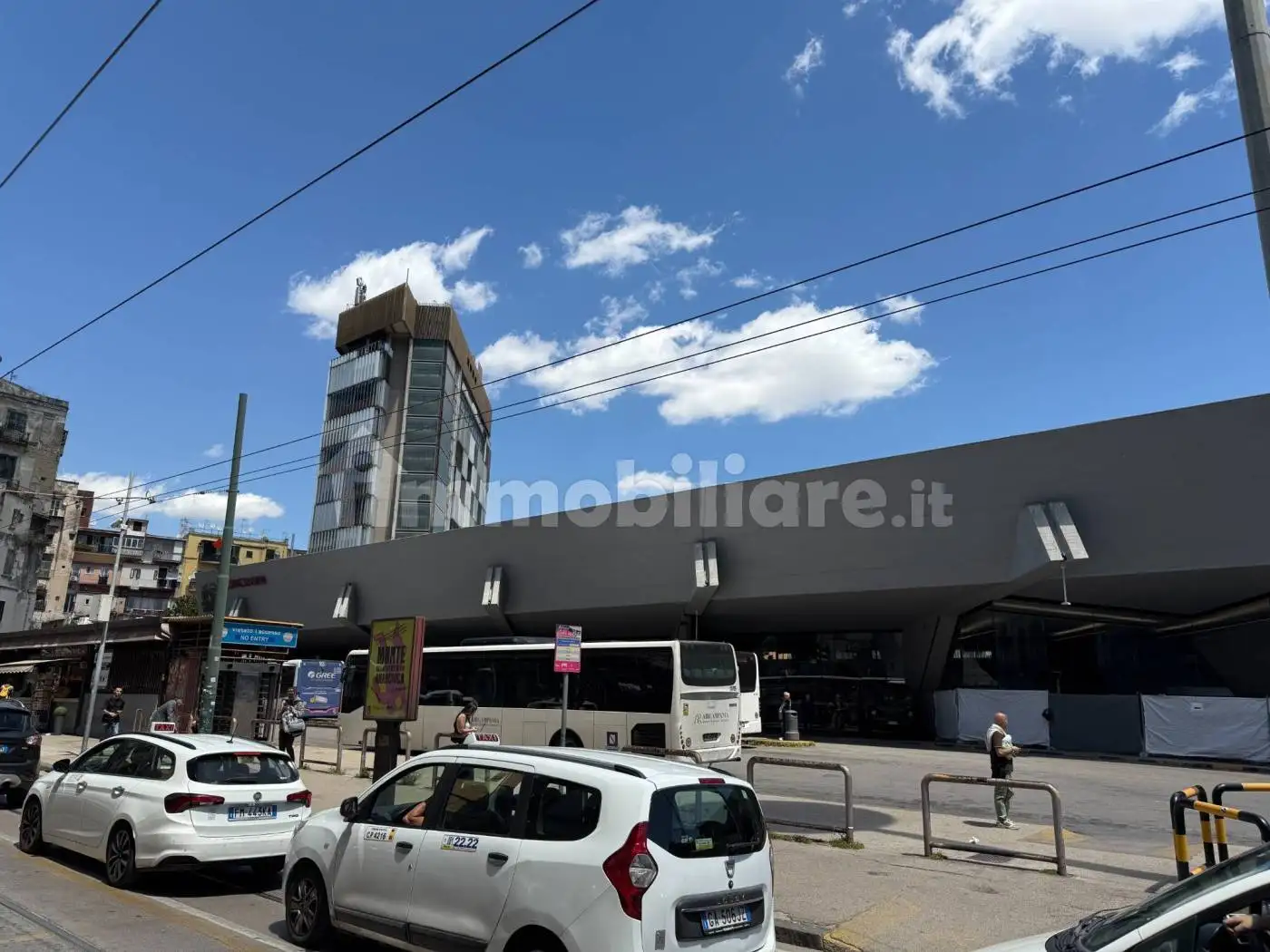 Palazzo - Edificio in affitto a Napoli