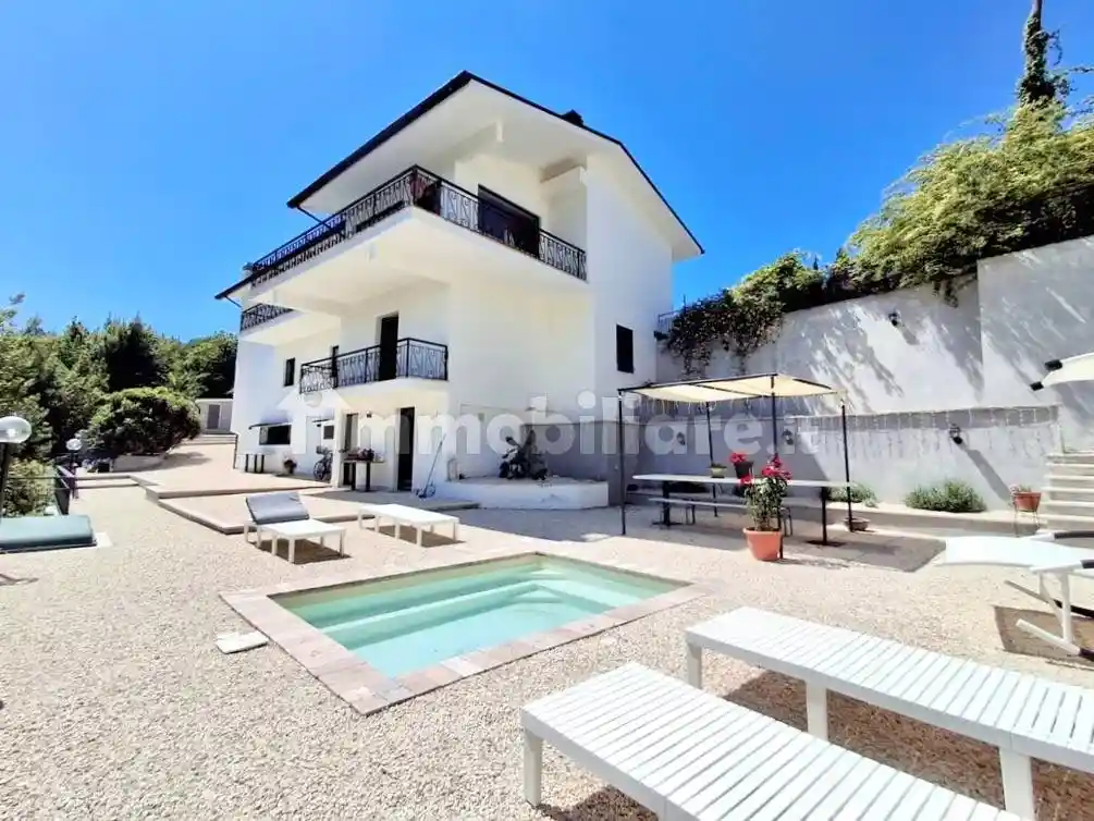 Villa in vendita a Zagarolo