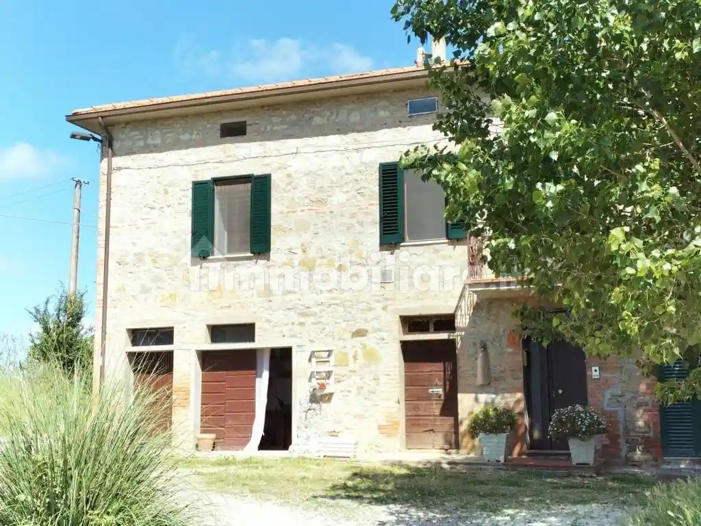 Terratetto plurifamiliare 160 m², buono stato, Pucciarelli, Castiglione del Lago - foto 2