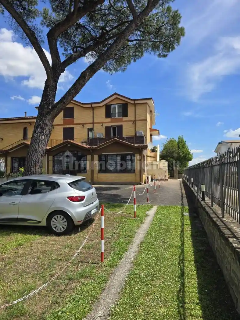 Quadrilocale via Tuscolana 1715, Tor Vergata, Roma - foto 4