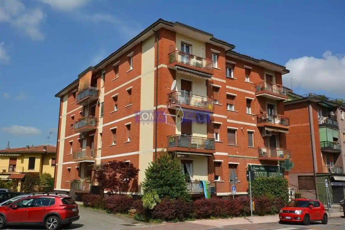 Appartamento in vendita a Lomagna