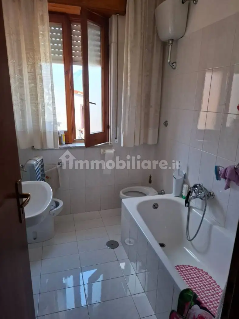 Palazzo - Edificio in Affitto - foto 3