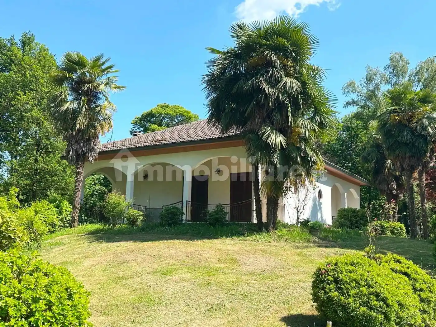 Villa in vendita a Agrate Conturbia