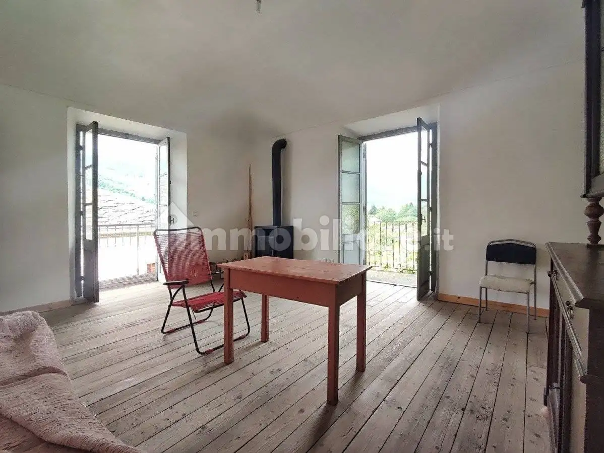 Appartamento in vendita a Valchiusa