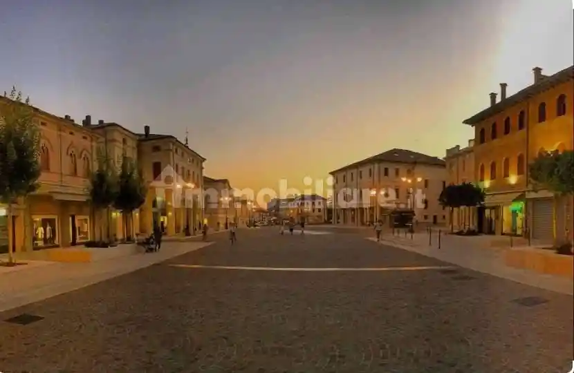Palazzo - Edificio in vendita a Montebelluna