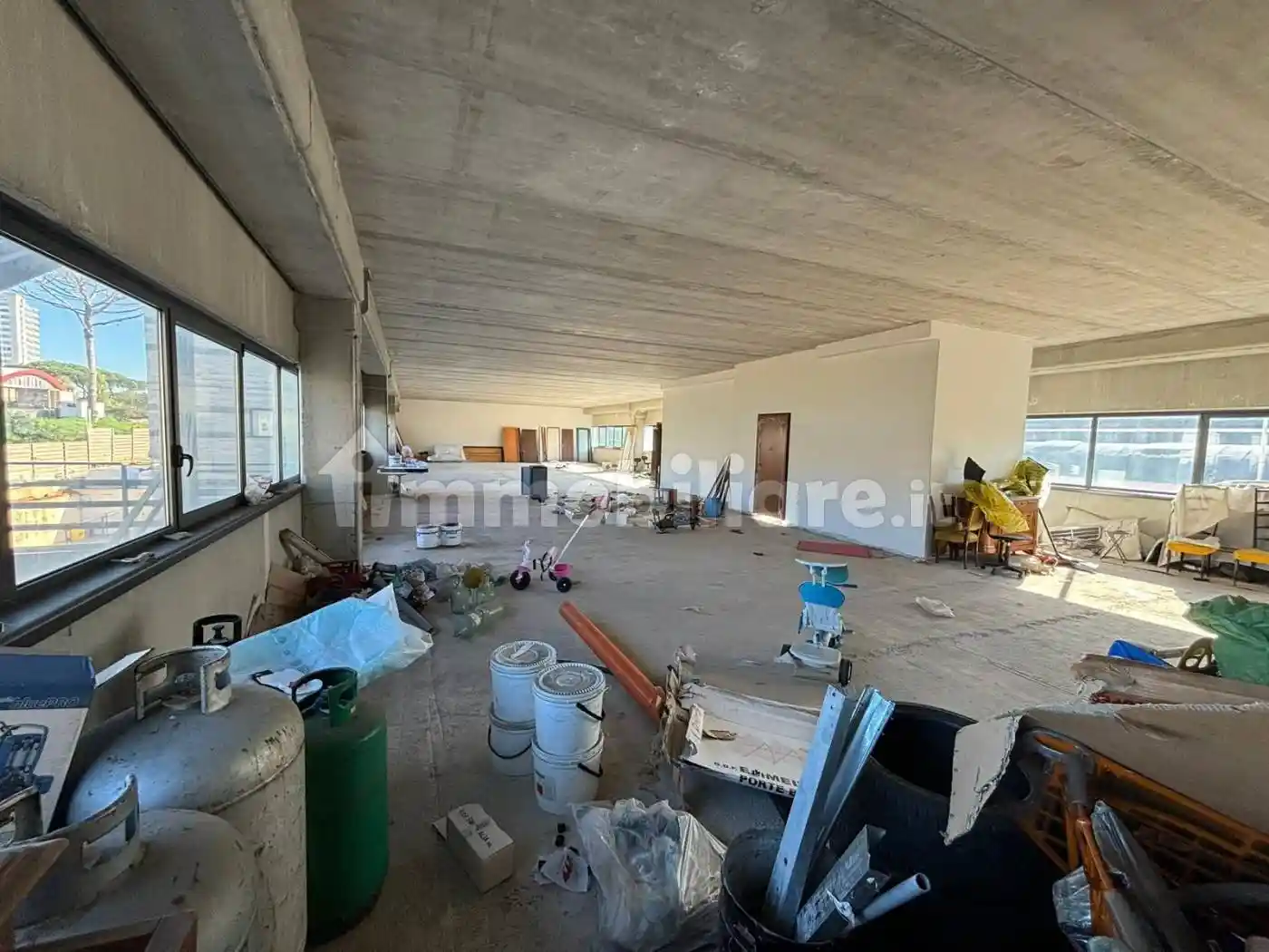 Palazzo - Edificio in Affitto - foto 2