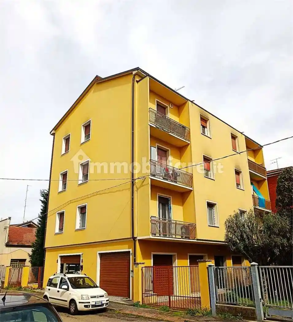 Palazzo - Edificio in vendita a Modena
